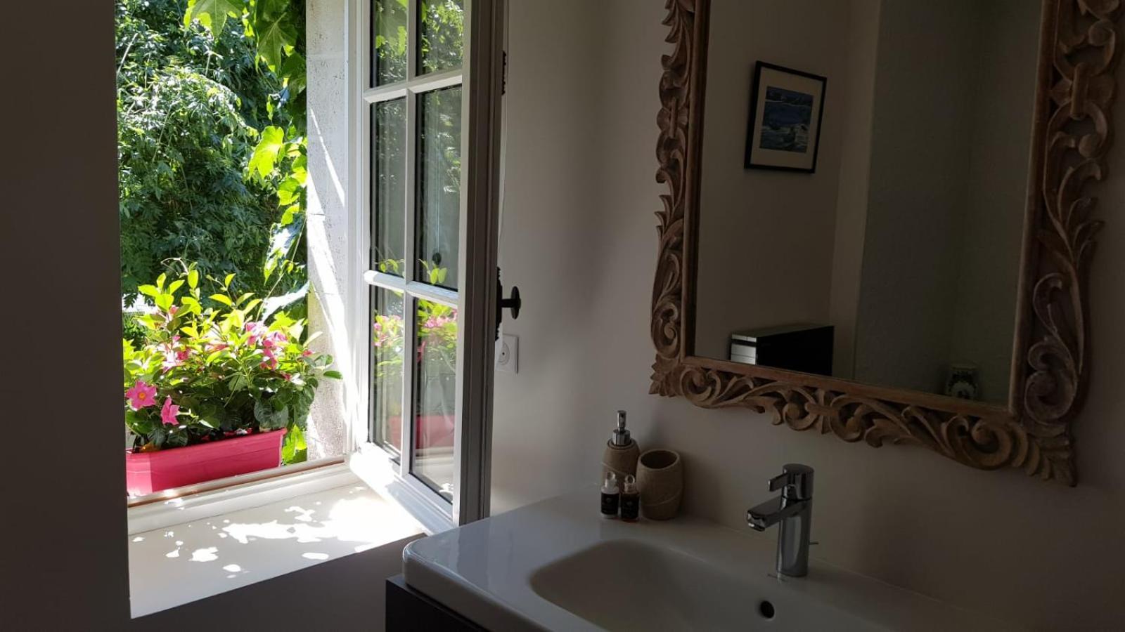 Villa Mary Амбоаз Екстериор снимка